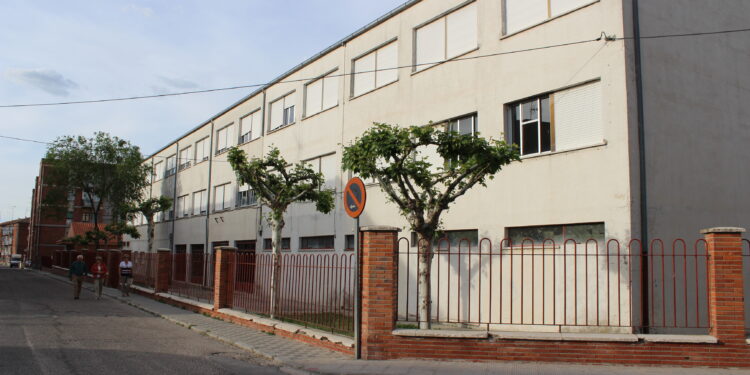 Peñaranda busca ayudas para rehabilitar el antiguo colegio comarcal mixto con un proyecto de más de dos millones de euros