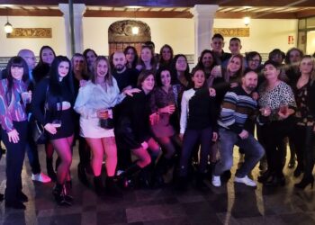 Trabajadores de la empresa Dulca, de Peñaranda, celebran su tradicional cena navideña y brindan por el nuevo año