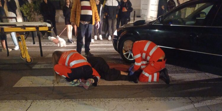 Un hombre herido en un atropello en el paso de peatones de la calle el Carmen de Peñaranda, a la altura de Las Cabañas
