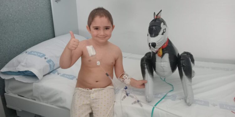 Alberto, el niño de cuatro años con raíces peñarandinas, que necesita urgentemente un donante de médula