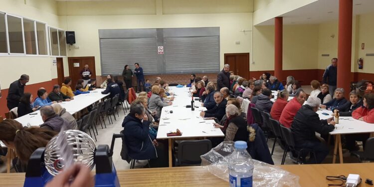 Palaciosrubios cierra su fiesta en honor de San Andrés con un bingo popular, chocolatada y un monólogo