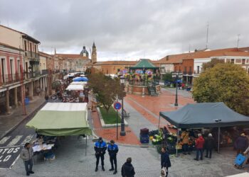 Peñaranda aplicará sanciones si continúa el problema de la suciedad que queda en las plazas tras el mercadillo de los jueves