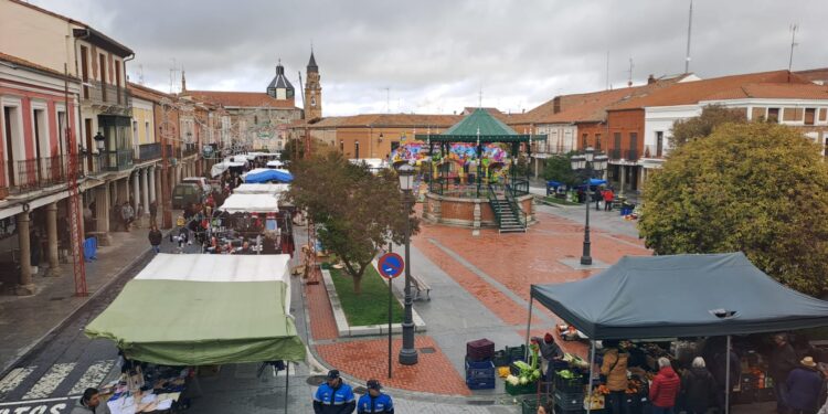 Peñaranda aplicará sanciones si continúa el problema de la suciedad que queda en las plazas tras el mercadillo de los jueves