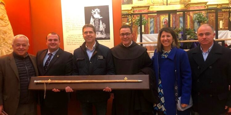 La asociación De la Cuna al Sepulcro concede el III Bordón de Plata de Santa Teresa a la Diputación de Ávila