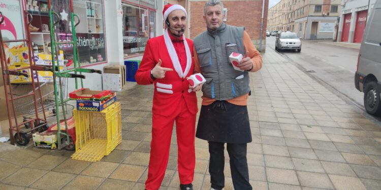 Los Álamos Gastrolab endulza la Navidad a más de 300 empresas y negocios de Peñaranda y la comarca