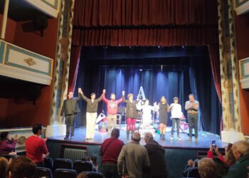 Música y solidaridad se unen en el teatro Calderón de Peñaranda en la gala con «A de Arena» a beneficio de Cáritas