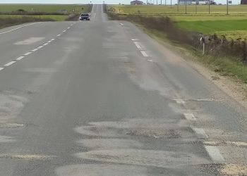 La Junta inicia el bacheo de la carretera SA-105 entre Peñaranda y Alaraz aunque los conductores lo consideran insuficiente