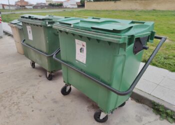 Peñaranda estrena un nuevo sistema de anclaje para evitar que los contenedores acaben en medio de la calle