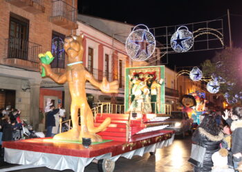 60 niños y niñas acompañarán a los Reyes Magos en Peñaranda que desfilarán en tres carrozas con iluminación led