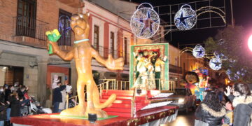 60 niños y niñas acompañarán a los Reyes Magos en Peñaranda que desfilarán en tres carrozas con iluminación led