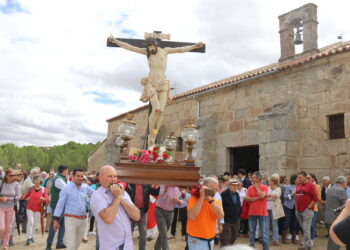 Alaraz plantea la restauración de la venerada imagen del Santo Cristo del Monte y varias mejoras en su ermita