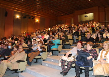 Peñaranda estrena el 2023 con el brillante concierto de la orquesta de cámara Berdión en un teatro con el aforo completo