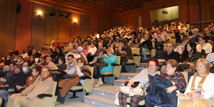 Peñaranda estrena el 2023 con el brillante concierto de la orquesta de cámara Berdión en un teatro con el aforo completo