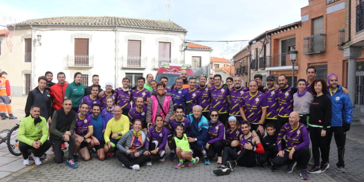 Medio millar de personas participan en Macotera en la marcha y carrera solidarias a favor de la asociación Afibrosal