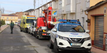 Un hombre aparece muerto en su casa de la calle Santa Teresa, de Peñaranda, e intervienen los servicios de emergencia