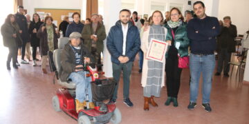 Villar de Gallimazo rinde un emotivo homenaje a su enfermera, Amparo Barriga, que ha ejercido 25 años en la localidad