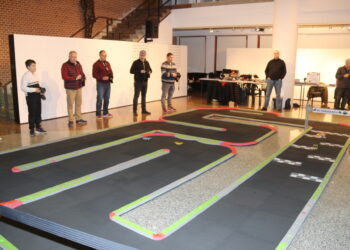 Los coches mini-z «toman» el zaguán del Centro de Desarrollo de Peñaranda en la VII edición de la Rosconada