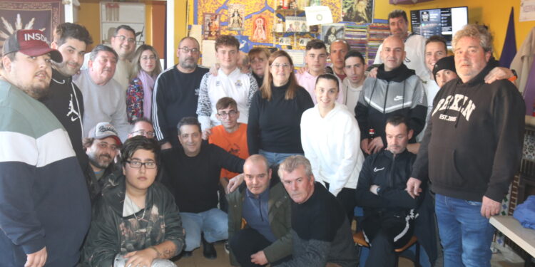 «Igualá» de los hermanos de carga de Jesús de Medinaceli en Peñaranda y su curioso sistema para afinar la altura