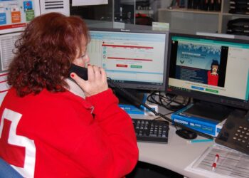 «Yo me protejo»: campaña de Cruz Roja en Salamanca con población vulnerable al frío para ofrecerles consejos