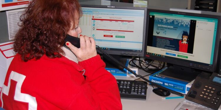 «Yo me protejo»: campaña de Cruz Roja en Salamanca con población vulnerable al frío para ofrecerles consejos