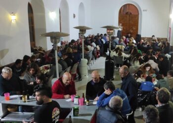 Animado bingo benéfico en el salón municipal de Rágama para disfrutar de la primera tarde del Año Nuevo