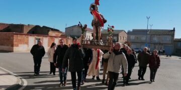 Villoruela festeja a San Sebastián con misa, procesión y un baile en el edificio multiusos para animar la hora del aperitivo