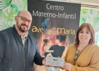 El Campo de Peñaranda entrega al centro materno infantil Ave María los 450 euros del bingo benéfico de las fiestas