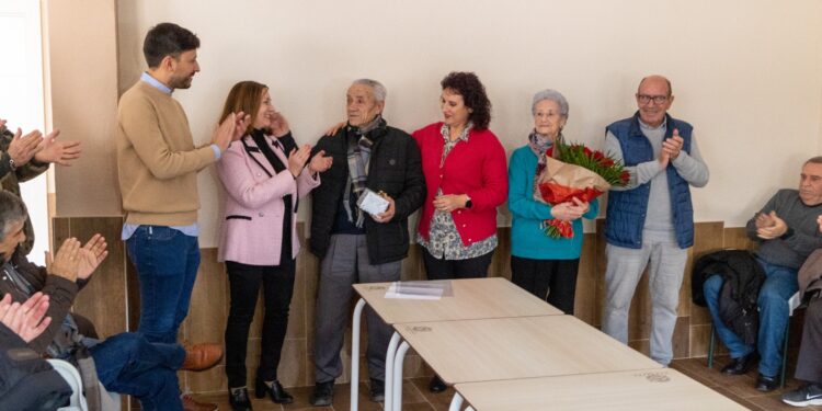 Alfonso Prieto Conde, histórico militante de la Agrupación Socialista de Babilafuente, recibe un emotivo homenaje