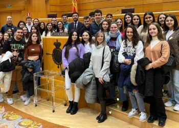 Alumnos del IES Germán Sánchez Ruipérez visitan el Senado y asisten a la comparecencia del presidente Pedro Sánchez