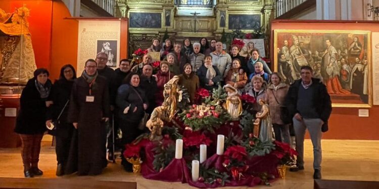 Vecinos de Villaflores visitan en Alba la exposición «Teresa de Jesús: Mujer, Santa y Doctora» que puede verse hasta el día 25
