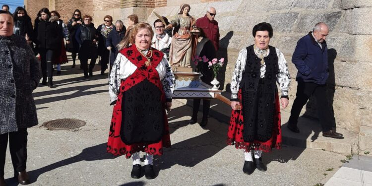 Las águedas de Rágama sirven de imagen para el recuerdo de la historia de Santa Águeda que escribe Eutimio Cuesta