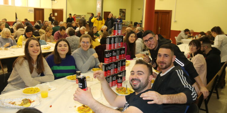 Palaciosrubios disfruta de un gastronómico día de San Blas con desayuno tradicional y paella en el edificio multiusos