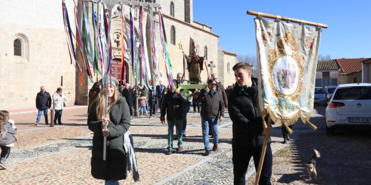Santiago de la Puebla retoma la fiesta de San Blas con misa, procesión y romería a pie hasta la antigua ermita