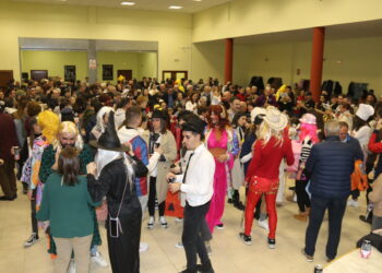 Palaciosrubios disfruta de una intensa jornada festiva con encierro, baile, concurso de disfraces y fuegos artificiales