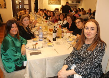 Peñaranda recibe a las aguederas de varios pueblos de la comarca y de la vecina provincia abulense reunidas en Las Cabañas