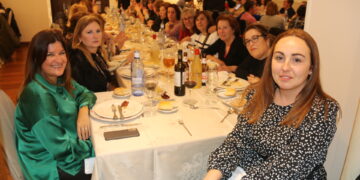 Peñaranda recibe a las aguederas de varios pueblos de la comarca y de la vecina provincia abulense reunidas en Las Cabañas