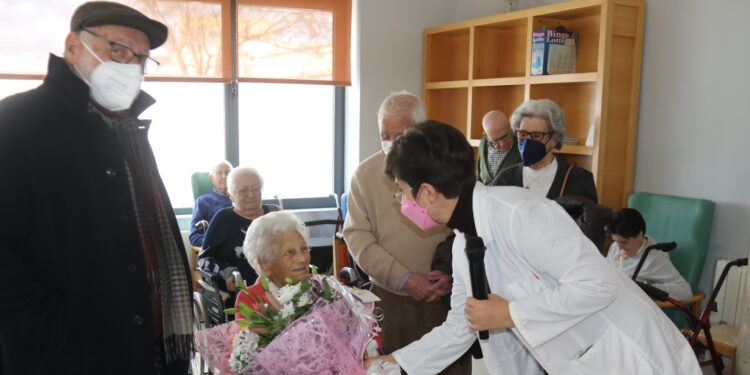 Constanza Sánchez celebra sus 104 años en Peñaranda y se convierte así en la mujer más longeva de la localidad