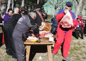 Rágama disfruta de la II Matanza Tradicional en una jornada con degustaciones populares, música, subasta de piezas y sorteos