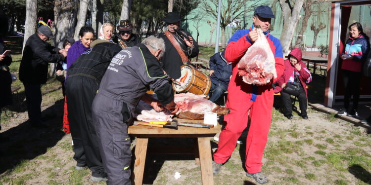 Rágama disfruta de la II Matanza Tradicional en una jornada con degustaciones populares, música, subasta de piezas y sorteos