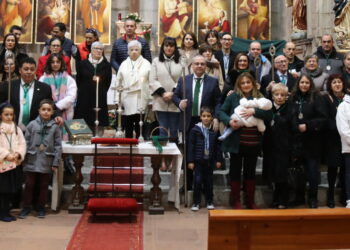 La cofradía peñarandina de Nuestra Señora de la Esperanza celebra la primera jura de hermanos en la iglesia parroquial