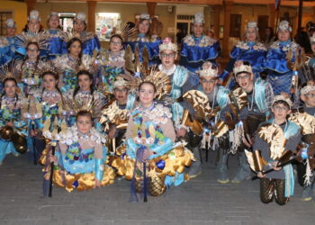 Peñaranda vive su multitudinario martes de carnaval con un gran desfile de disfraces llenando las calles de animación y colorido