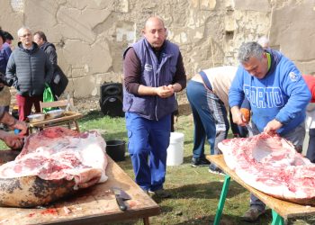 Los jóvenes de Mancera de Abajo toman la iniciativa y organizan una exitosa matanza que alcanza este año su V edición