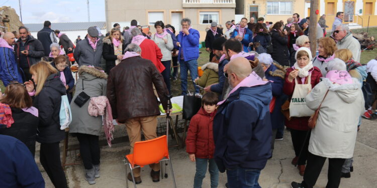 Los jóvenes de Mancera de Abajo toman la iniciativa y organizan una exitosa matanza que alcanza este año su V edición