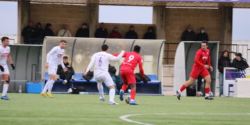 Un gol de Álvaro en el minuto 80 resuelve a favor del Ribert el duelo provincial frente al Peñaranda en Regional de Aficionados