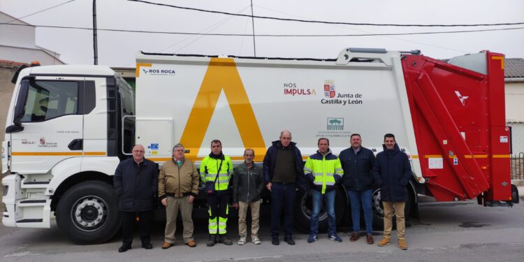 Cantalapiedra-Las Villas recibe un nuevo camión para la recogida de residuos sólidos subvencionado por la Junta de Castilla y León