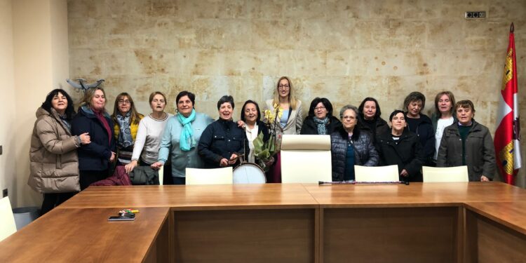 Las aguederas de Babilafuente toman el mando de la villa de manos de la teniente alcalde Nieves Alonso