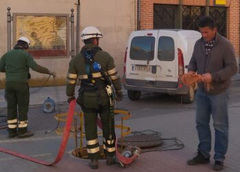 La empresa suministradora de energía eléctrica trabaja ya en Macotera para subsanar la avería en el transformador