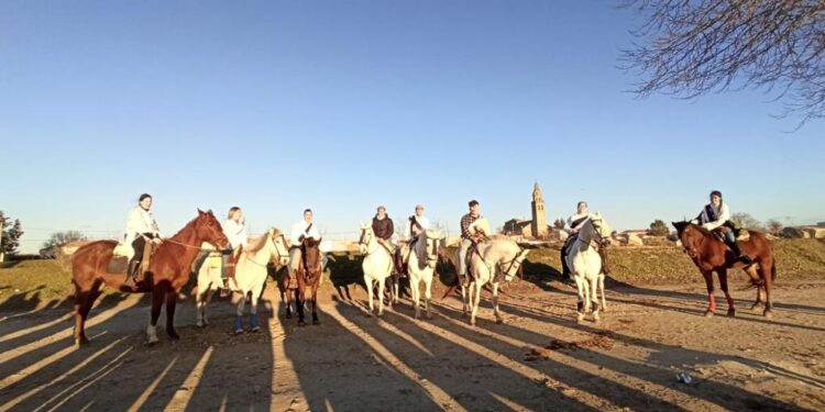 Intenso fin de semana en Palaciosrubios con la tradicional fiesta de los quintos y la carrera de cintas en el camino del río