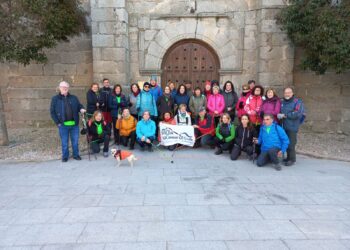 El club de senderismo Camino el Cristo, de Alaraz, disfruta de una bonita ruta hasta el pueblo abulense de Cabezas del Villar