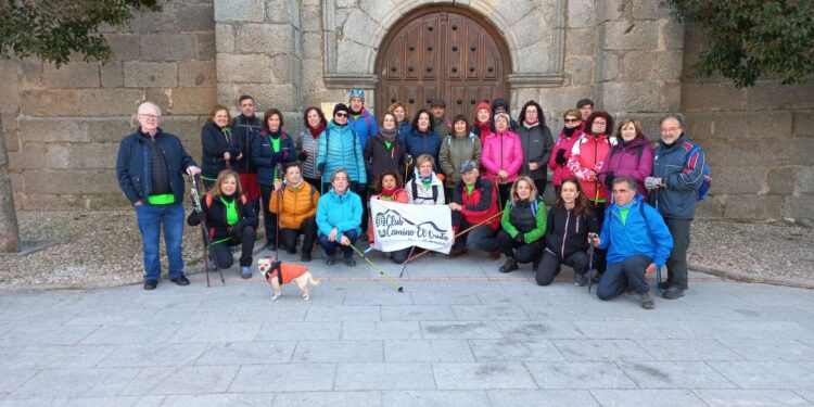 El club de senderismo Camino el Cristo, de Alaraz, disfruta de una bonita ruta hasta el pueblo abulense de Cabezas del Villar